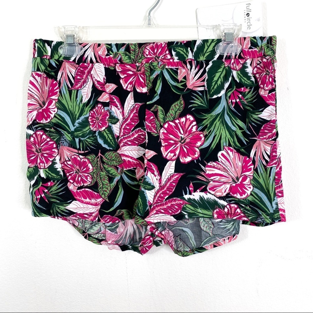 Tilly's Full Circle Trends Floral Pull-on Shorts L
